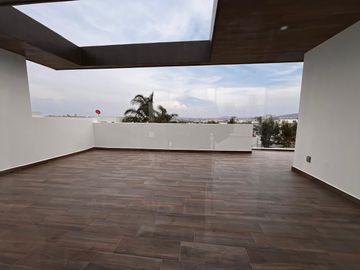 Venta de casa nueva moderna y muy iluminada en zona azul Lomas de Angelópolis ll