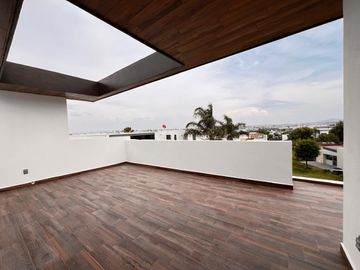 Venta de casa nueva moderna y muy iluminada en zona azul Lomas de Angelópolis ll