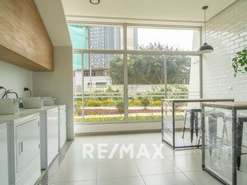 Venta De Departamento De Estreno Con Balcon En Santa Catalina,La Victoria