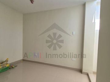 REMATE DE CASA EN URBANIZACIÓN LA ARBOLEDA AL FRENTE DE LA UNIVERSIDAD SIPÁN