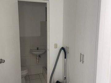 VENDO EXCLUSIVO Y AMPLIO DPTO. EN URB. CASUARINAS - SURCO