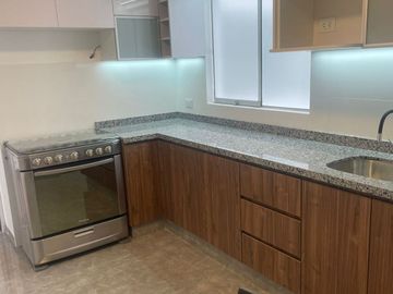VENDO EXCLUSIVO Y AMPLIO DPTO. EN URB. CASUARINAS - SURCO