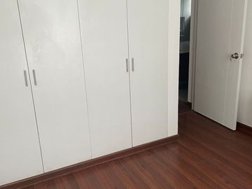 VENDO EXCLUSIVO Y AMPLIO DPTO. EN URB. CASUARINAS - SURCO