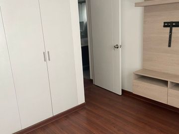 VENDO EXCLUSIVO Y AMPLIO DPTO. EN URB. CASUARINAS - SURCO