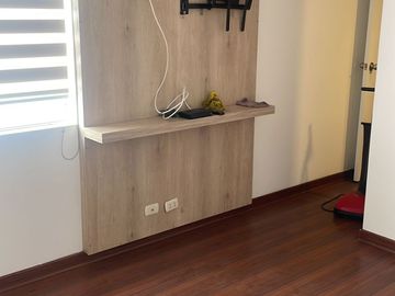 VENDO EXCLUSIVO Y AMPLIO DPTO. EN URB. CASUARINAS - SURCO