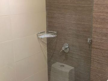 VENDO EXCLUSIVO Y AMPLIO DPTO. EN URB. CASUARINAS - SURCO