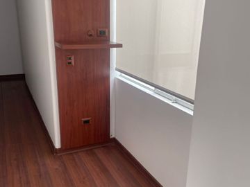 VENDO EXCLUSIVO Y AMPLIO DPTO. EN URB. CASUARINAS - SURCO