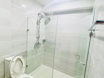 For Sale: 1BR Unit at The Veranda East Tower,  Arca South  Taguig, P19M