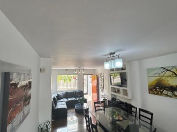 PRECIOSA CASA totalmente remodelada ESPALDAS ESAN-ALAMOS DE MONTERRICO-SURCO