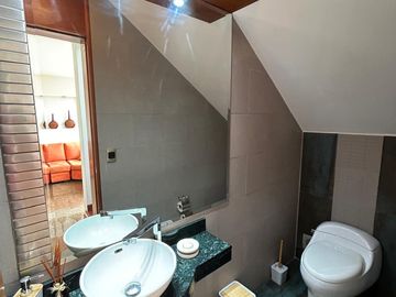 PRECIOSA CASA totalmente remodelada ESPALDAS ESAN-ALAMOS DE MONTERRICO-SURCO