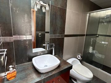 PRECIOSA CASA totalmente remodelada ESPALDAS ESAN-ALAMOS DE MONTERRICO-SURCO