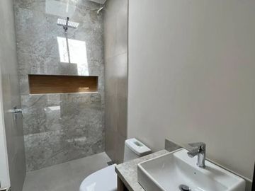 CASA MODERNA POR ESTRENAR EN CUMBAYÁ. SECTOR SANTA INÉS. VÍA PILLAGUA.