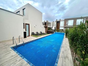 CASA MODERNA POR ESTRENAR EN CUMBAYÁ. SECTOR SANTA INÉS. VÍA PILLAGUA.