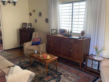 SE VENDE CASA DE DOS PISOS EN EXCELENTE UBICACIÓN ESPACIOSA Y CONFORTABLE