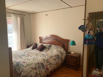 SE VENDE CASA DE DOS PISOS EN EXCELENTE UBICACIÓN ESPACIOSA Y CONFORTABLE
