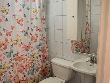 SE VENDE CASA DE DOS PISOS EN EXCELENTE UBICACIÓN ESPACIOSA Y CONFORTABLE