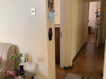 SE VENDE CASA DE DOS PISOS EN EXCELENTE UBICACIÓN ESPACIOSA Y CONFORTABLE