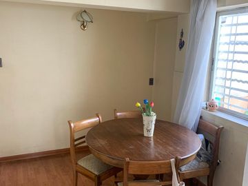 SE VENDE CASA DE DOS PISOS EN EXCELENTE UBICACIÓN ESPACIOSA Y CONFORTABLE