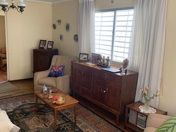 SE VENDE CASA DE DOS PISOS EN EXCELENTE UBICACIÓN ESPACIOSA Y CONFORTABLE