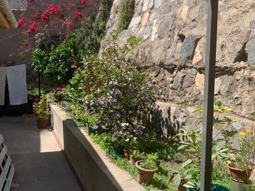 SE VENDE CASA DE DOS PISOS EN EXCELENTE UBICACIÓN ESPACIOSA Y CONFORTABLE