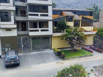 En venta departamento Amplio y Cómodo de 160 m² con Vista Exterior Limite Ate con La Molina