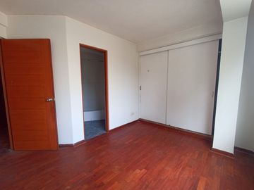 En venta departamento Amplio y Cómodo de 160 m² con Vista Exterior Limite Ate con La Molina