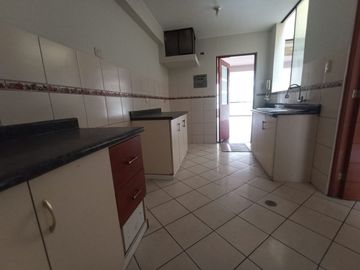 En venta departamento Amplio y Cómodo de 160 m² con Vista Exterior Limite Ate con La Molina