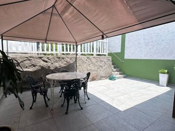 DEPARTAMENTO AMPLIO CON TERRAZA Y JARDÍN A MUY BUEN PRECIO