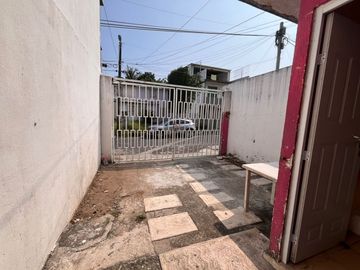 VENDO CASA EN LA COLONIA VOLCANES CERCA DE AVENIDA PRINCIPAL ( SOLO CONTADO)