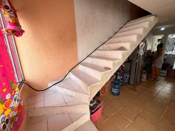 VENDO CASA EN LA COLONIA VOLCANES CERCA DE AVENIDA PRINCIPAL ( SOLO CONTADO)