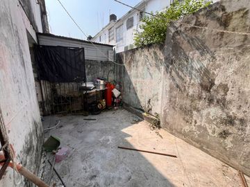 VENDO CASA EN LA COLONIA VOLCANES CERCA DE AVENIDA PRINCIPAL ( SOLO CONTADO)