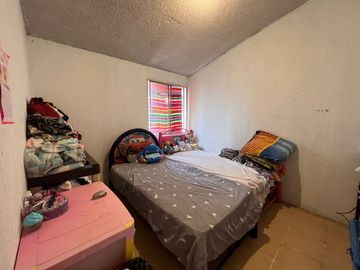 VENDO CASA EN LA COLONIA VOLCANES CERCA DE AVENIDA PRINCIPAL ( SOLO CONTADO)