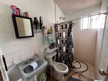 VENDO CASA EN LA COLONIA VOLCANES CERCA DE AVENIDA PRINCIPAL ( SOLO CONTADO)