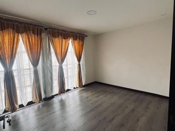 HERMOSA CASA EN VENTA, CENTRO HISTORICO DE CUENCA. UBICACIÓN PRIVILEGIADA, ESTILO RENOVADO