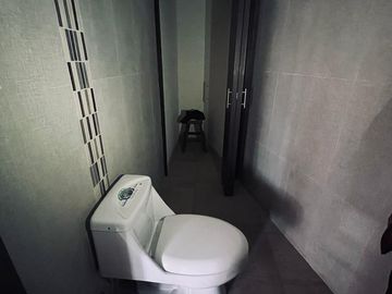 HERMOSA CASA EN VENTA, CENTRO HISTORICO DE CUENCA. UBICACIÓN PRIVILEGIADA, ESTILO RENOVADO