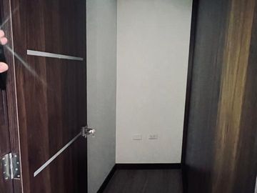 HERMOSA CASA EN VENTA, CENTRO HISTORICO DE CUENCA. UBICACIÓN PRIVILEGIADA, ESTILO RENOVADO