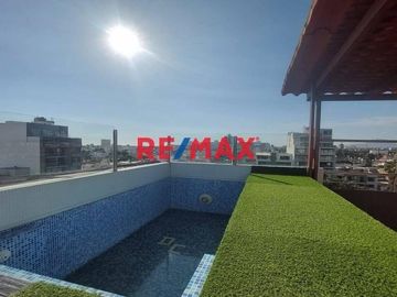 Vendo Hermoso Penthouse En Urb. El Golf Frente A Parque 343.00 M2 + Estacionamiento