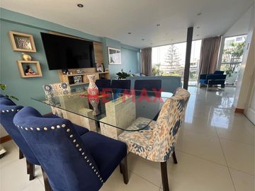 Vendo Hermoso Penthouse En Urb. El Golf Frente A Parque 343.00 M2 + Estacionamiento