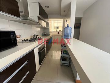Vendo Hermoso Penthouse En Urb. El Golf Frente A Parque 343.00 M2 + Estacionamiento