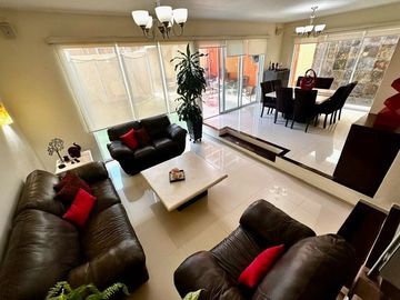 CASA EN VENTA EN FRACCIONAMIENTO BOSQUES DE SANTA ANITA
