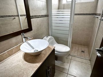 CASA EN VENTA EN FRACCIONAMIENTO BOSQUES DE SANTA ANITA