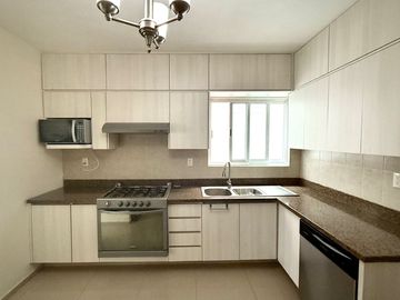 CASA EN VENTA EN FRACCIONAMIENTO BOSQUES DE SANTA ANITA