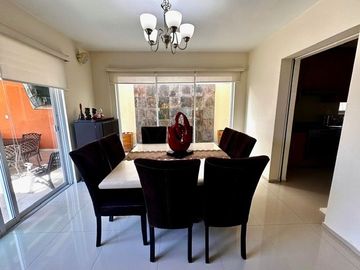 CASA EN VENTA EN FRACCIONAMIENTO BOSQUES DE SANTA ANITA