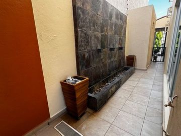 CASA EN VENTA EN FRACCIONAMIENTO BOSQUES DE SANTA ANITA