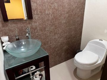 CASA EN VENTA EN FRACCIONAMIENTO BOSQUES DE SANTA ANITA