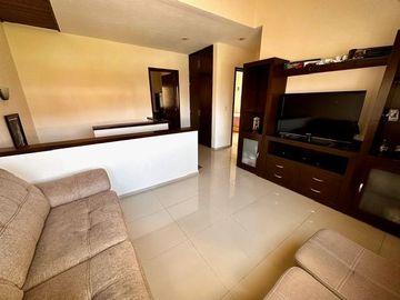 CASA EN VENTA EN FRACCIONAMIENTO BOSQUES DE SANTA ANITA