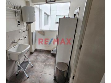 Venta/Remate De Amplio Y Acogedor Departamento En La Aurora - Miraflores