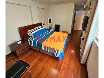 Venta/Remate De Amplio Y Acogedor Departamento En La Aurora - Miraflores