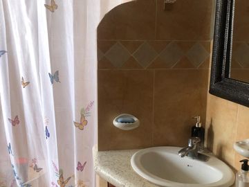 RENTO CASA SIN MUEBLES EN CAÑADA LOS FRAILES EN ESQUINA ESTILO COLONIAL EN SAN MIGUEL DE ALLENDE,GTO