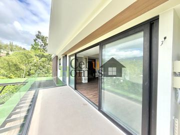 Modern Elegance: Newly Constructed 10-Bedroom Home for Sale in Maria Luisa Estate Park